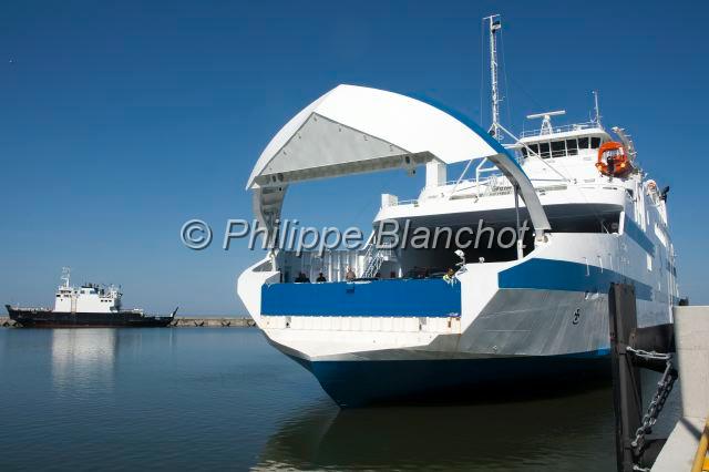 estonie 16.JPG - Estonie, comté de Hiiu, Port de Hiiumaa, Heltermaa, ferry qui relie l'île de Hiiumaa au continent